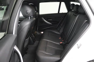 BMW 3 Serie BMW 3-serie Touring 318i M Sport Edition (STOELVERWARMING, NAVIGATIE, PARKEERSENSOREN, AUTOMAAT, CRUISE CONTROL, NL-AUTO) - afbeelding nr 23