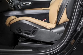 Volvo XC60 Volvo XC60 2.0 T4 Inscription 190 PK - Automaat | Dig. Cockpit | Elek. Trekhaak | Adapt. Cruise | Memory | Stoel-+Stuurverw. | PDC | Camera | NAV | ECC | Elek. Klep | LM 19