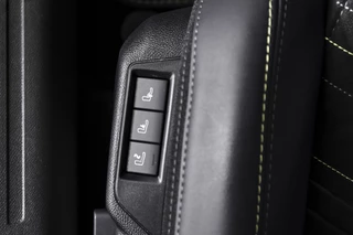 Peugeot 2008 Peugeot 2008 1.2 PureTech 130 PK GT - Automaat | Dig. Cockpit | Adapt. Cruise | Elek. stoel | Stoelverw. | PDC | Camera | NAV + App. Connect | ECC | LM 17