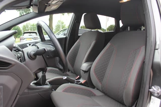 Ford Fiesta Ford Fiesta 1.0 EcoBoost ST Line / Navigatie / Parkeerhulp achter / 17'' / Xenon / DAB / Getint glas / Cruise Control - afbeelding nr 4