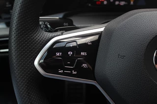 Volkswagen Golf Volkswagen Golf 1.4 eHybrid GTE / Camera / Navigatie / Sfeerverlichting / LED Koplampen / 18'' / Virtual Cockpit / DAB / Stoelverwarming / ACC - afbeelding nr 25