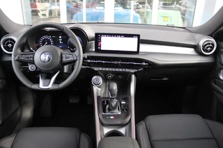 Alfa Romeo Tonale Alfa Romeo Tonale 1.5T 160PK AUTOMAAT Hybrid Ti | NIEUWE AUTO! | ELEKTRISCH BEDIENBARE VOORSTOELEN MET GEHEUGENFUNCTIE | HARMAN EN KARDON AUDIO | FULL LED KOPLAMPEN | 18