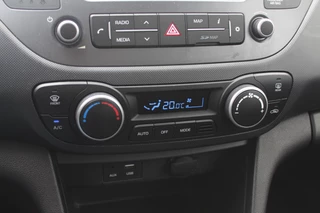 Hyundai i10 Hyundai i10 1.0i Go! 2017 / Navigatie / Apple CarPlay / Bluetooth / Lichtmetalen Velgen / Cruise control / Climate Control - afbeelding nr 25