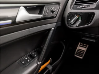 Volkswagen Golf Volkswagen Golf 1.4 TSI GTE Sport 204Pk Automaat (APPLE CARPLAY, NAVIGATIE, CLIMATE, LEDEREN SPORTSTOELEN, PARKEERSENSOREN, GETINT GLAS, CRUISE, NIEUWE APK, NIEUWSTAAT) - afbeelding nr 22