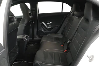 Mercedes-Benz A-Klasse Mercedes-Benz A-klasse 250e AMG Night | Panoramadak | Adaptive cruise |  Carplay | Stoelverwarming | Camera | Leder/Alcantara | Full LED | Sfeerverlichting | Navigatie - afbeelding nr 6