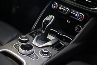 Alfa Romeo Giulia Alfa Romeo GIULIA 2.0 T GME AWD Ti 280 Pk / FACELIFT / Aut / Navi / Camera / Memory / Acc / Lane Assist / Led / 19 Inch - afbeelding nr 18