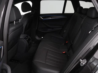 BMW 5 Serie BMW 5-serie 530e xDrive M Sport | Leder |  Stoel & stuurverwarming | Sfeerverlichting | Adaptief LED | Carplay | Camera | Live cockpit | Navigatie - afbeelding nr 9