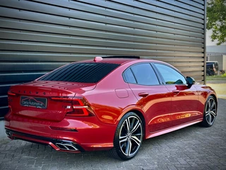 Volvo S60 Volvo S60 2.0 T5 R DESIGN PANO|HUD|HK|PILOTASS|BLINDSPOT VOL! - afbeelding nr 4