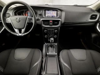 Volvo V40 Automaat (PANORAMADAK, NAVIGATIE, CAMERA, GETINT GLAS, STOELVERWARMING, SPORTSTOELEN, KEYLESS, LED KOPLAMPEN, PARKEERSENSOREN, NIEUWSTAAT) - afbeelding nr 6