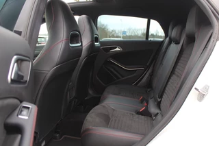 Mercedes-Benz CLA Mercedes-Benz CLA Shooting Brake 180 / Panoramadak / Camera / Half leder / Navigatie / 18'' / LED Koplampen / Stoelverwarming / Cruise Control - afbeelding nr 11