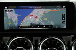 Mercedes-Benz A-Klasse Mercedes-Benz A-klasse 250e AMG Night | Carplay | Stoelverwarming |  Camera | Sfeerverlichting | Navigatie | Widescreen | Park Assist | Leder/Alcantara - afbeelding nr 11