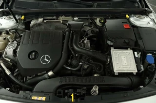 Mercedes-Benz A-Klasse Mercedes Aklasse 200 Widescreen AMG Leder Pano Velgen 163pk - afbeelding nr 8