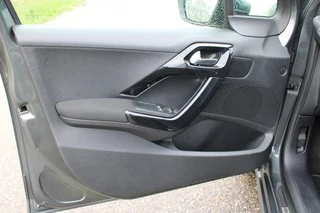 Peugeot 208 Peugeot 208 1.2 82pk Style Pack 5-drs ECC/Cruise/Navi/PDC - afbeelding nr 17