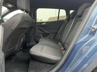 Ford Focus Ford Focus Wagon 1.0 EcoBoost Hybrid ST Line  155pk Automaat | Adaptive cruise control | Winter Pack | Dodehoeksensoren | Camera - afbeelding nr 12