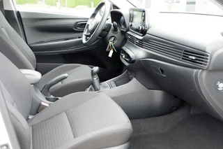Hyundai i20 Hyundai i20 1.2i-Comfort .Stoelverw! Rijklaarprijs incl 12MND BOVAG garantie - afbeelding nr 20