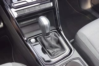 Volkswagen Touran Volkswagen Touran 1.5 TSI DSG R-Line Black st/ 7Pers./Panodak /trekhaak wegkl./ACC - afbeelding nr 19