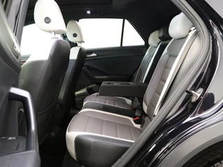 Volkswagen T-Roc Volkswagen T-Roc 1.5 TSI Sportline | Panoramadak | Leder | Achteruitrijcamera | - afbeelding nr 15