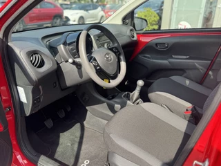 Toyota Aygo Toyota Aygo 1.0 VVT-i x-fun Airco, LED, Dealer onderhouden , All-in Rijklaarprijs - afbeelding nr 4