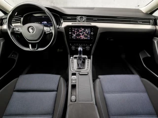 Volkswagen Passat 218Pk Automaat (DIGITAL COCKPIT, APPLE CARPLAY, GROOT NAVI, CAMERA, GETINT GLAS, ALCANTARA, SPORTSTOELEN, ADAPTIVE CRUISE, STOELVERWARMING, LED KOPLAMPEN, KEYLESS, NIEUWSTAAT) - afbeelding nr 6