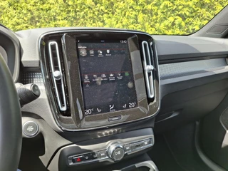 Volvo XC40 Volvo XC40 B5 AWD R-Design Panoramadak | Trekhaak | H&K Audio | 360 Camera | - afbeelding nr 26