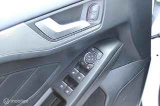 Ford Focus Ford Focus 1.0 EcoBoost 125 PK Titanium Business, Trekhaak, Clima, Donker glas, App connect, Cruise, Clima, Navi, Pdc voor + achter - afbeelding nr 33