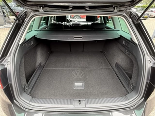 Volkswagen Passat Volkswagen Passat Variant 1.5 TSI Automaat/Trekhaak/Climate control/Stoelverwarming/150PK Keyless entry - afbeelding nr 39