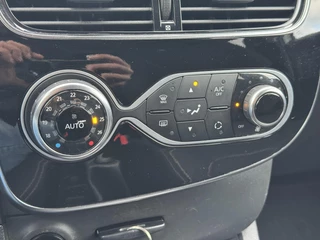 Renault Clio Renault Clio Estate 1.5 dCi Ecoleader Limited 2e Eigenaar,Navi,Clima,Cruise,PDC Achter,LM Velgen,Dealer Onderhouden,N.A.P,APK Tot 02-2026 - afbeelding nr 17