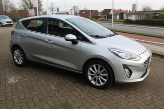 Ford Fiesta Uiterst nette, luxe en zuinige Ford Fiesta. Voalautm. airco, Cruise control, Navigatie, LM wielen, Metallic lak, Parkeersensoren achter, Telefoonvoorb., Lane assist etc. - afbeelding nr 37