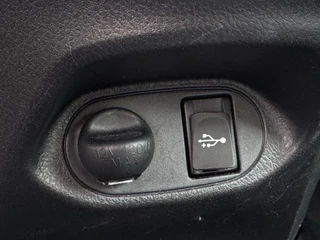 Toyota Yaris Toyota Yaris 1.5 Hybrid Dynamic Bi-Tone HYBRID / 1E EIGENAAR / STOELVERWARMING / CAMERA / LMV / NL AUTO / DEALER ONDERHOUDEN - afbeelding nr 22