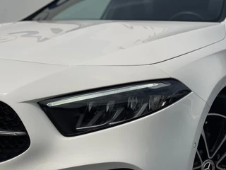 Mercedes-Benz A-Klasse Mercedes-Benz A-Klasse 180 Luxury Line | Facelift | Pano | Ambiente | Camera | CarPlay | LED | Keyless | DAB+ - afbeelding nr 31