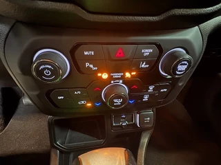 Jeep Renegade Jeep Renegade 1.3T 150pk DDCT S Automaat (Limited) exterieur volledig zwart Apple carplay, Adaptive cruise, Led koplampen - afbeelding nr 17