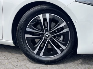Mercedes-Benz A-Klasse Mercedes-Benz A-Klasse 180 Luxury Line | Facelift | Pano | Ambiente | Camera | CarPlay | LED | Keyless | DAB+ - afbeelding nr 8