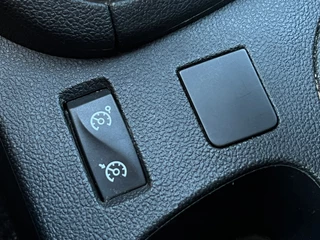 Renault Clio Renault Clio 1.2 TCe Limited | Volledig Onderhouden | Navigatie | Cruise Control | Climate Control | Stoelverwarming | Parkeersens - afbeelding nr 17
