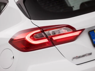 Ford Fiesta (APPLE CARPLAY, GROOT NAVI, CLIMATE, CAMERA, ADAPTIVE CRUISE, SPORTSTOELEN, CAMERA, PARKEERSENSOREN, LM VELGEN, NIEUWE APK, NIEUWSTAAT) - afbeelding nr 26