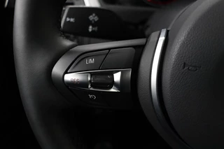 BMW 3 Serie BMW 3-serie 318i M Sport | Panoramadak | Leder |  Stoelverwarming | Camera | Sportstoelen | Navigatie | Climate control | Dodehoek detectie | Park Assist | Full LED - afbeelding nr 16