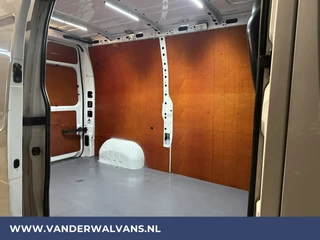 Opel Movano Opel Movano 2.3 CDTI 146pk L2H2 Euro6 Airco | Imperiaal | Trap | Camera | Navigatie | 2500kg Trekhaak Cruisecontrol, Parkeersensoren, Bijrijdersbank - afbeelding nr 11