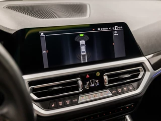 BMW 3 Serie BMW 3 Serie 330i High Executive M Sport 259Pk Automaat (SCHUIFDAK, M PAKKET, HEAD-UP DISPLAY, LASER KOPLAMPEN, CARBON INLEG, HARMAN/KARDON, LEDER/ALCANTARA, APPLE CARPLAY, STUUR/STOELVERWARMING, NIEUWSTAAT) - afbeelding nr 30