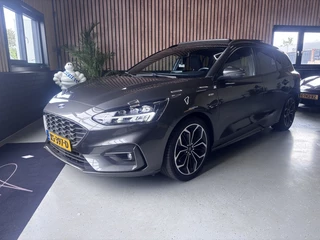 Ford Focus Wagon 1.0 EcoB. ST-LINE KEYLESS/STOELVERWARMING/PANO