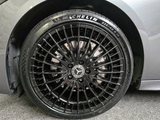 Mercedes-Benz C-Klasse Mercedes-Benz C-klasse 300 e AMG Line PHEV Leder LED Camera Sfeer Navi Trekhaak LM - afbeelding nr 2