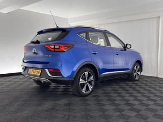 MG ZS EV MG ZS EV MG Luxury 45 kWh (INCL-BTW) *PANO | FULL-LEATHER | CCS-FASTLOADER | KEYLESS | NAVI-FULLMAP | ADAPTIVE-CRUISE | CAMERA | HEATED-SPORT-SEATS | CARPLAY | BLINDSPOT | DAB | LANE-ASSIST | 17