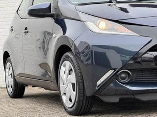 Toyota Aygo Toyota Aygo 1.0 VVT-i x-play Airco Camera Bluetooth Media player Nieuwe 4 seizoenen banden - afbeelding nr 14
