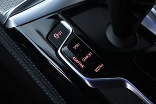 BMW 5 Serie BMW 5-serie Touring 540i xDrive M Sport / PANODAK / CAMERA / HUD / H&K / KEYLESS / 20'' - afbeelding nr 30