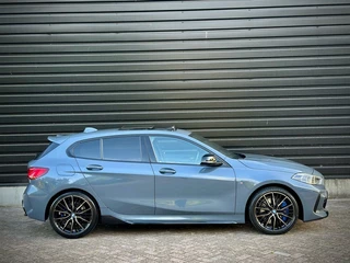 BMW 1 Serie BMW 1 Serie 118i M135 M-PERF. PANO|SCHAALSTOEL|HUD|H/K|CAMERA - afbeelding nr 17