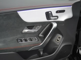Mercedes-Benz CLA Mercedes-Benz CLA 250e AMG // Panoramadak // Memory // Sfeerverlichting // MultiBeam LED // Keyless // Night Pakket // Augmented Reality - afbeelding nr 9