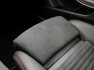 Mercedes-Benz CLA 157Pk Automaat (GROOT NAVI, LEDER/ALCANTARA, GETINT GLAS, SPORTSTOELEN, CRUISE, LED KOPLAMPEN, ELEK ACHTERKLEP, NIEUWE APK, NIEUWSTAAT) - afbeelding nr 25