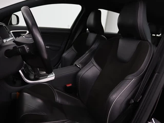 Volvo V60 Volvo V60 1.5 T3 R-Design | Stoelverwarming | Xenon |  Leder/Alcantara | Navigatie | Trekhaak | Parkeerhulp | Climate control | Cruise control - afbeelding nr 5