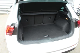 Volkswagen Tiguan Volkswagen Tiguan 1.5 TSI 150pk ACT R-Line DSG7 NL-Auto NAP Panoramadak Clima Cruise Navi 360 Camera Dynaudio Keyless  HUD Dig. Cockpit El. Klep - afbeelding nr 26