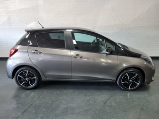 Toyota Yaris Toyota Yaris 1.3 VVT-i Dynamic Bi-Tone - afbeelding nr 6