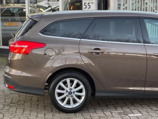 Ford Focus Ford Focus Wagon 1.0 Automaat Dealeronderhouden Volle opties Stuurverwarming Parkeerhulp+sensoren Cruise Navigatie Bluetooth - afbeelding nr 37