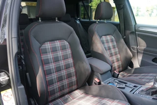 Volkswagen Golf Volkswagen Golf 7.5 GTI 2.0 TSI GTI Performance 245PK Pano/DYNa/Trkhk/Cam - afbeelding nr 45
